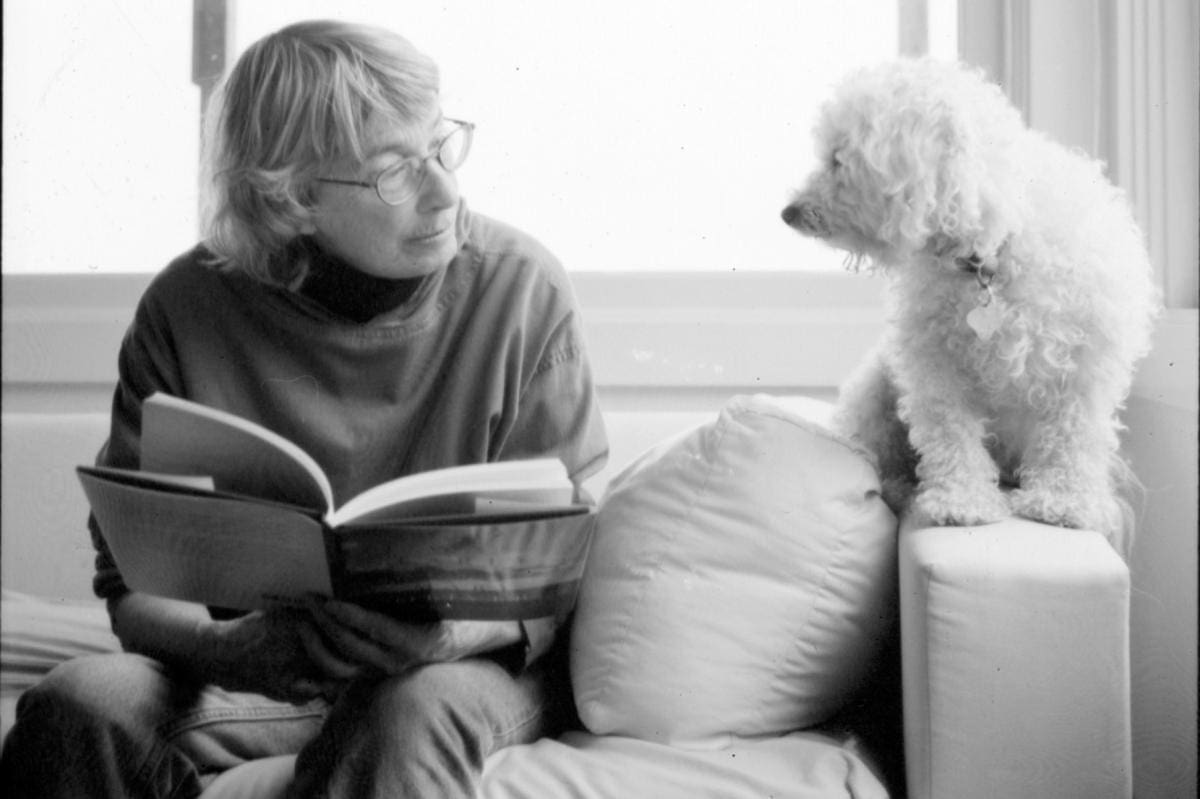 Mary Oliver reading to her dog.