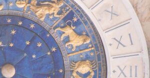 Astrological clock focused on the sign of Leo for August