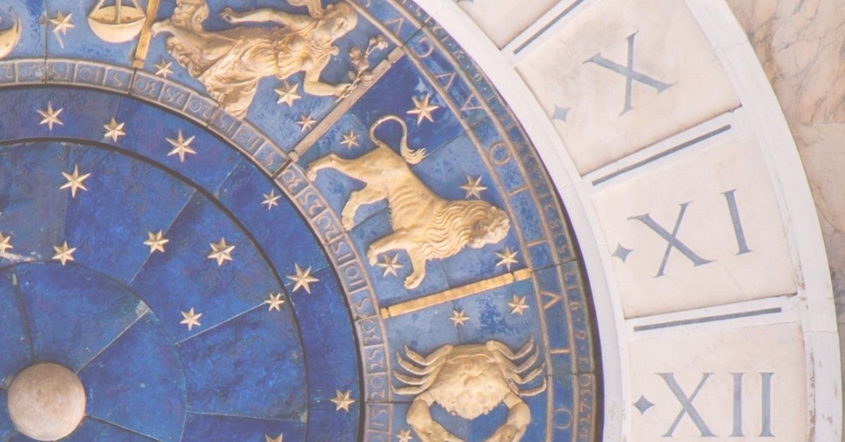 Astrological clock focused on the sign of Leo for August